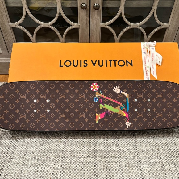 ***SOLD*** Louis Vuitton X Murakami 2025 SuperFlat Skateboard- NIB - Picture 4 of 13